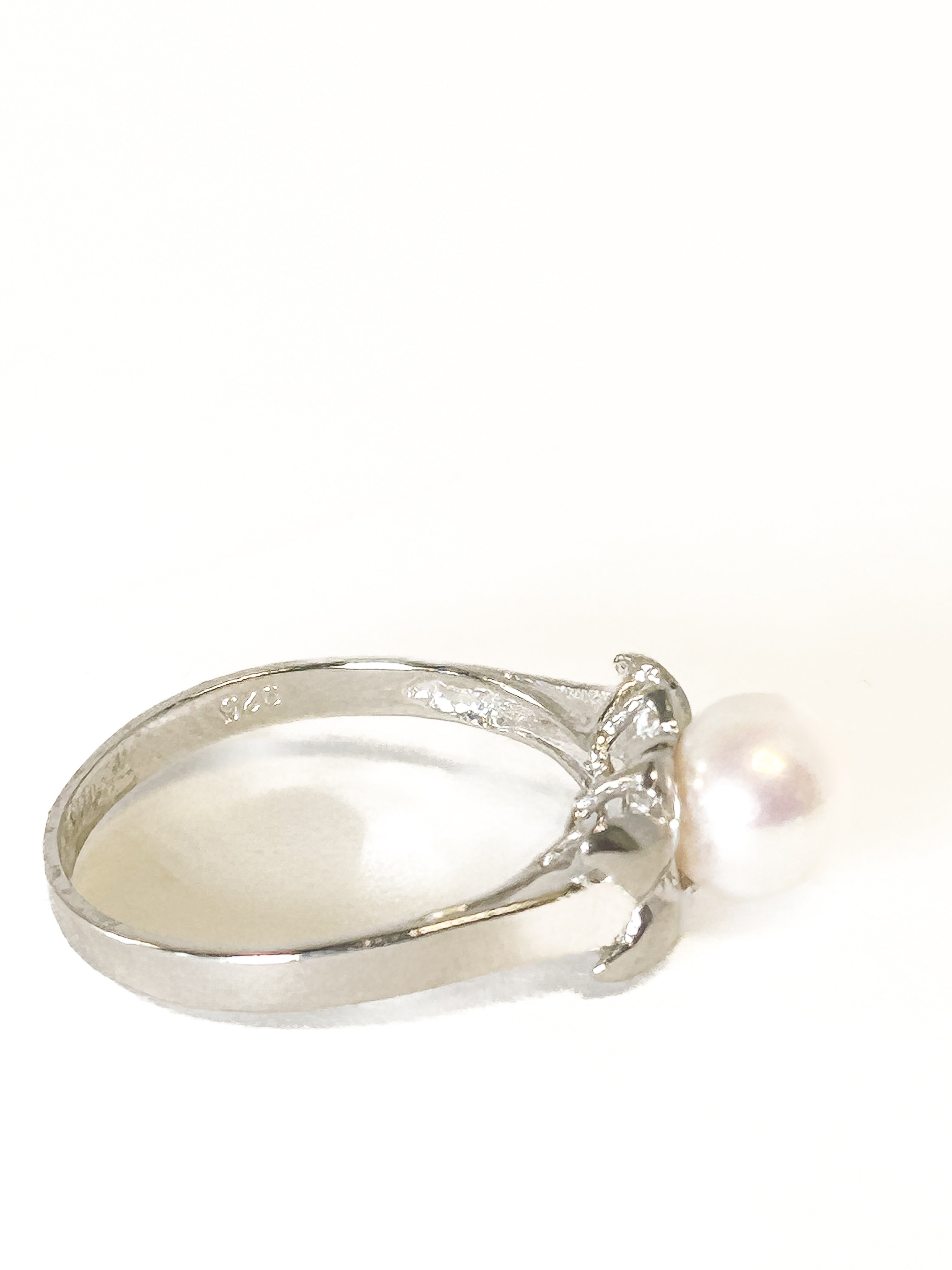 925 Sterling Silver Pearl Ring Size 7.5 - Frijja, LLC