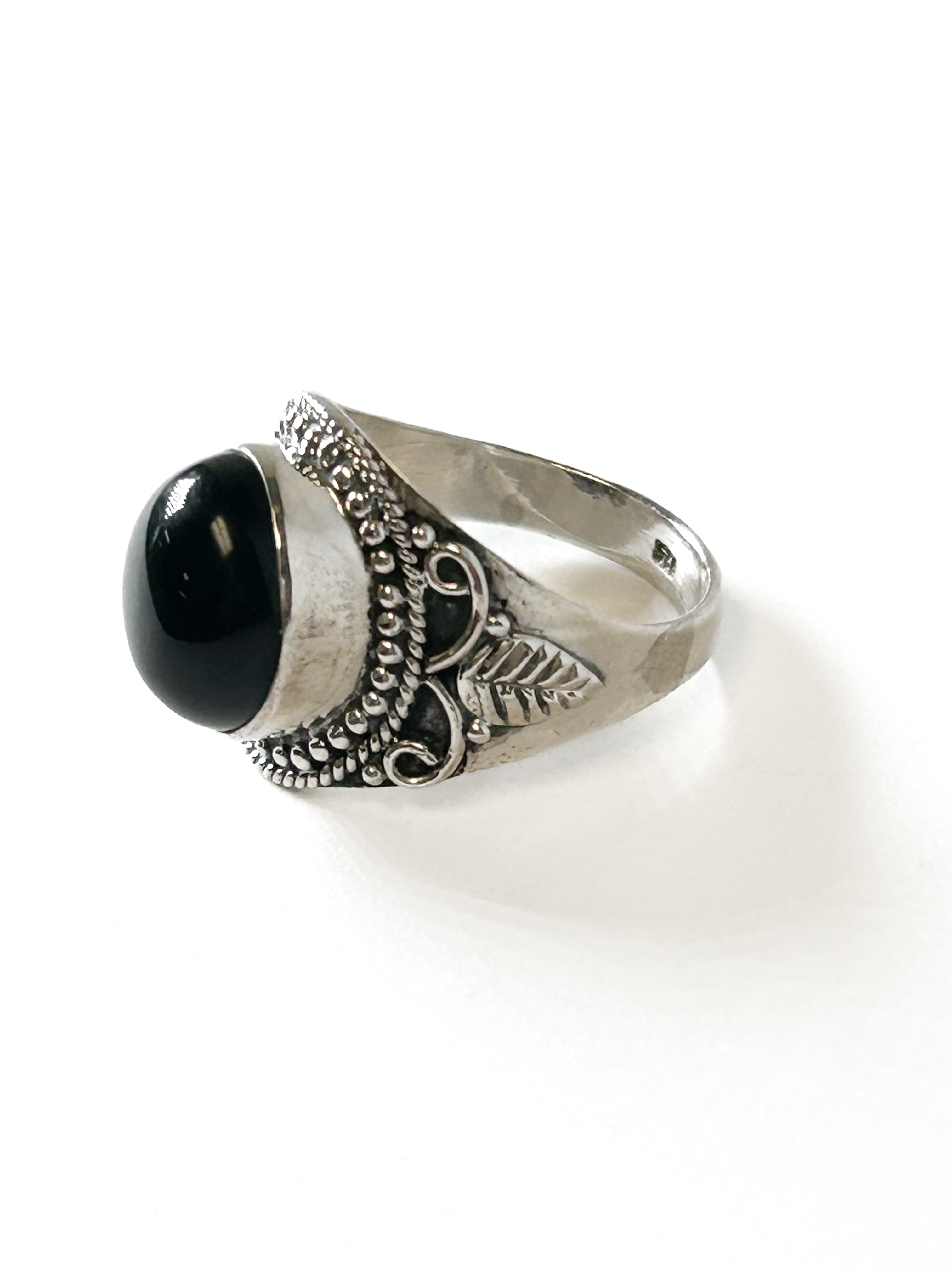 Vintage 925 Sterling Silver Round Onyx Ring - Size 7.5 - Frijja, LLC