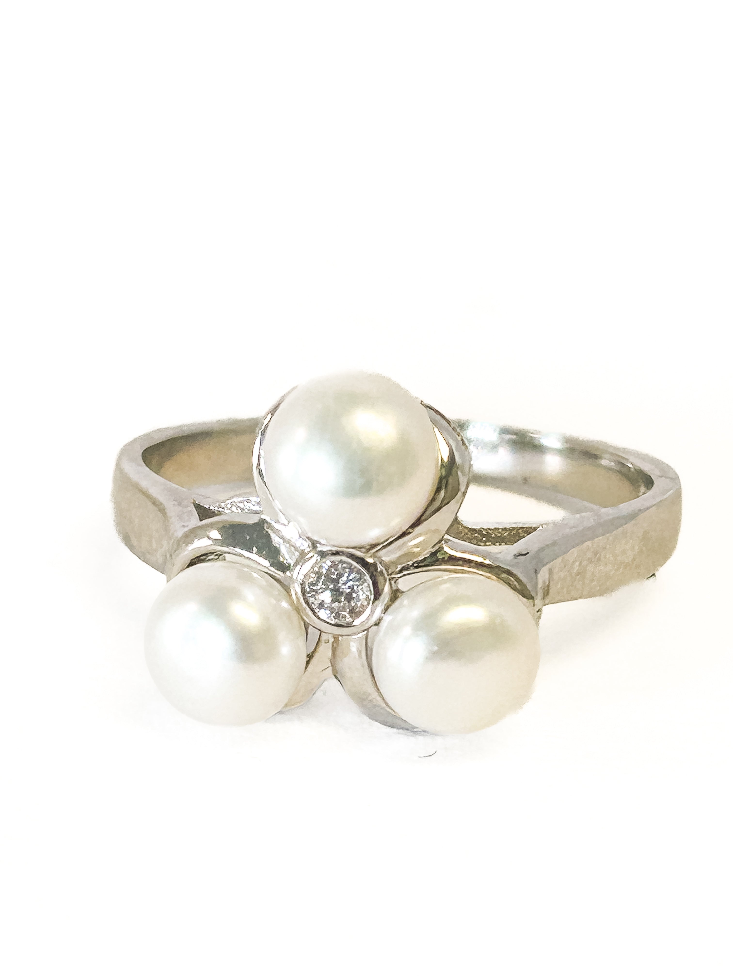 925 Sterling Silver Pearl Ring Size 8 - Frijja, LLC