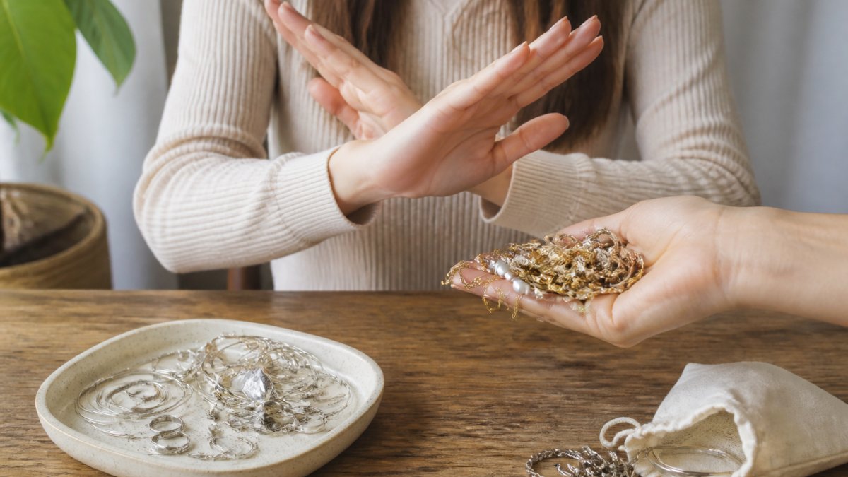 How to Avoid Fast Fashion Jewelry: A Practical Guide