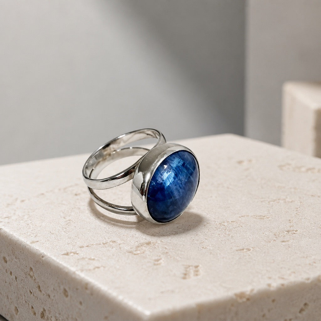 Moon Radiance - Ring 950 Sterling Silver Sodalite Stone